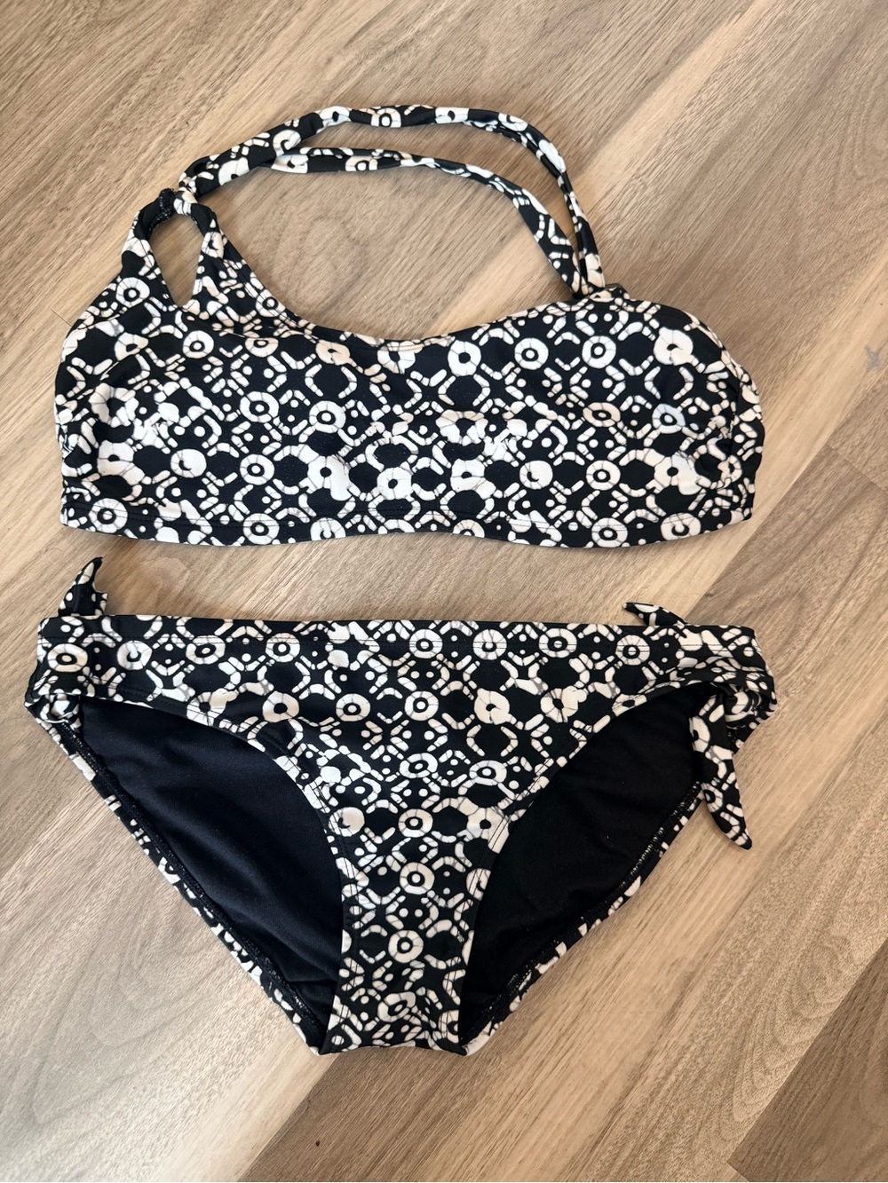 💫4/$25 • Old Navy Black and White Geometric Patterned Bikini Set